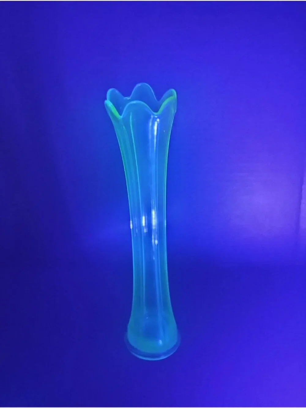 Vintage Retro Mid Century Uranium vaseline UV Reactive Clear Green Glass Viking